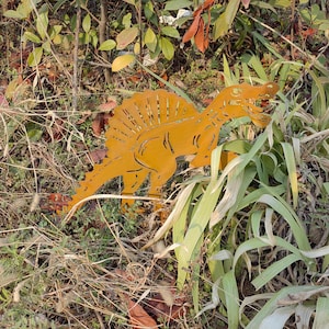 Rusty Metal Spinosaurus Aegypti Garden Stake, Garden Dinosaur Statue, Rusted Dinosaur Stake, Raptor Dino for Outdoor Garden Decor