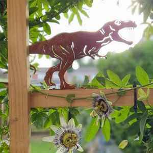 Set of 5 Rusty Metal Dinosaur Fence Post Topper, Garden T-Rex Dinosaur Statue, Raptor Dino Family Decor, Jurassic Park, Creativity Yard Art