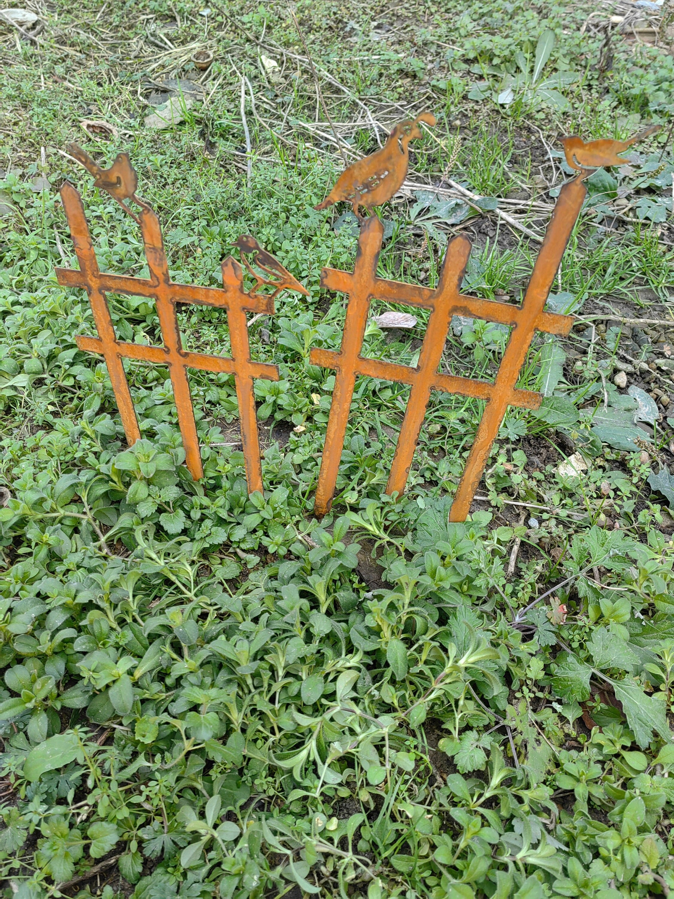 Metal Birds on A Fence Stake, Creative Design for Your Plant Pot, Rusty
