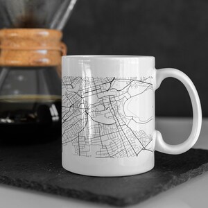 Cadeau d'Édimbourg, carte monochrome minimaliste | mug à café, mug fait main, mug personnalisé, fête des mères, mug pour maman, mug tante, cadeau pour oncle
