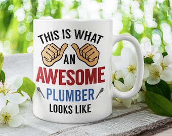 "Lustige ""This Is What an awesome Plumber Looks Like"" 11oz Kaffeetasse - perfektes Geschenk für Klempner & Handyman."