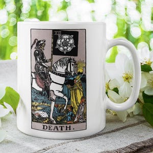 Tazza dei Tarocchi della Morte / Tazza in ceramica RWS Tarot da 11 once / Regalo spirituale / Mazzo di Tarocchi da collezione