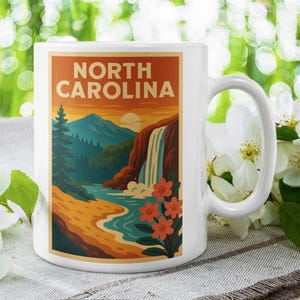 North Carolina Reise-Poster-Tasse - Retro Mid-Century Design, flache, mutige Illustration, 11 Unzen Kaffeetasse, Geschenk für den Teerstaat