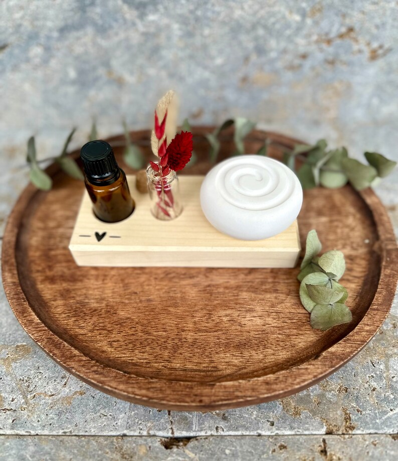 Brett mit Duftspirale für ätherische Öle mit Ölhalter und kleinem Blumenstrauß, Diffuser, Aroma, Duft, Raumduft Spender, Raumduftspender Bild 2