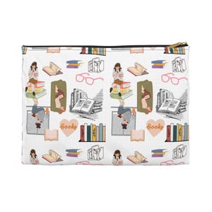 Puede incluir: Bolsa blanca con cremallera con un patrón repetido de libros, figuras leyendo, gafas y la palabra "books" dentro de un corazón. La bolsa tiene una cremallera negra y un tirador dorado.