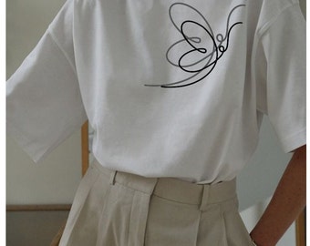 蝶のTシャツ