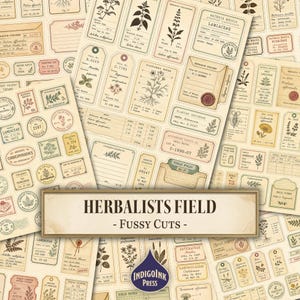 Op de afbeelding: Een verzameling papier in vintage-stijl met botanische illustraties, herbariumlabels en apothekerslabels. De crèmekleurige vellen tonen zwarte inkttekeningen van planten, wetenschappelijke teksten en de titel Herbalists Field.