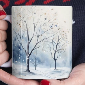 Taza de árbol invernal: Paisaje de bosque nevado, acogedora taza de café de cerámica
