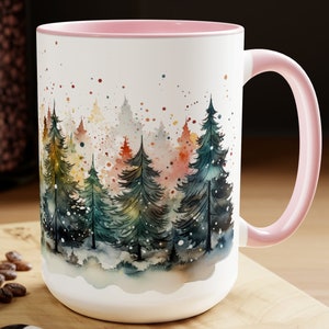 Taza de cerámica con diseño de árbol de Navidad en acuarela: acogedora taza de café con bosque invernal
