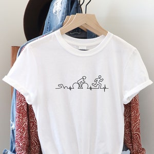 Camiseta de triatlón, camiseta de triatleta, camiseta de triatlón con latidos, camiseta de natación, ciclismo y carrera, camiseta de nadador, camiseta de ciclista, camiseta de corredor, regalo para triatleta