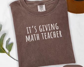 Camiseta con colores que te hacen sentir cómodo con las matemáticas, regalo para profesores de matemáticas, camiseta de matemáticas, regalo de agradecimiento para profesores de matemáticas, camiseta para amantes de las matemáticas, camiseta del equipo de matemáticas