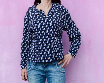 Camisa o blusa años 90 estilo artístico, con estampado / Camisa mujer abotonada • Ropa vintage