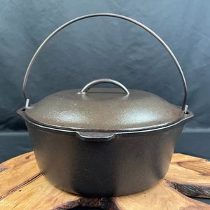 Vintage Cast Iron Dutch Oven Pot 10”