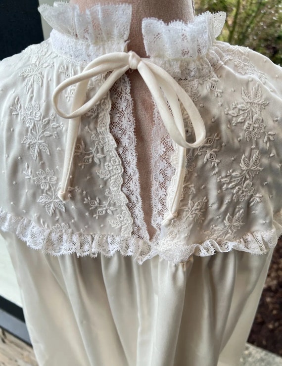 Vintage Iris Lingerie M Ivory Lace Eyelet Nightgo… - image 6