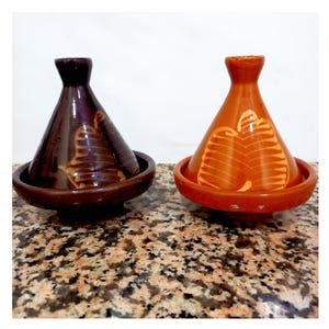 Petit tajine marocain artisanal Lot de 2– Bol décoratif en terre cuite pour épices, olives et huile d’olive , artisanat marocain