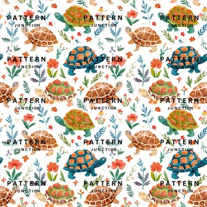 Könnte beinhalten: Ein nahtloses Muster mit bunten Schildkröten und Blumen auf weißem Hintergrund. Die Schildkröten sind in verschiedenen Grüntönen, Braun- und Blautönen illustriert, einige haben eine gelbe Schale. Die Blumen sind in Rosa-, Orange- und Gelbtönen gehalten.