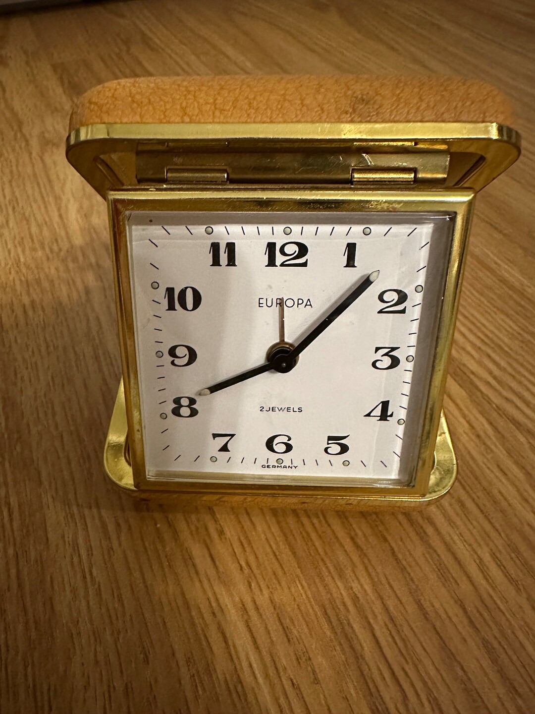 Réveil vintage de voyage Europa 2 rubis mécanique dans un étui carré en cuir. - France