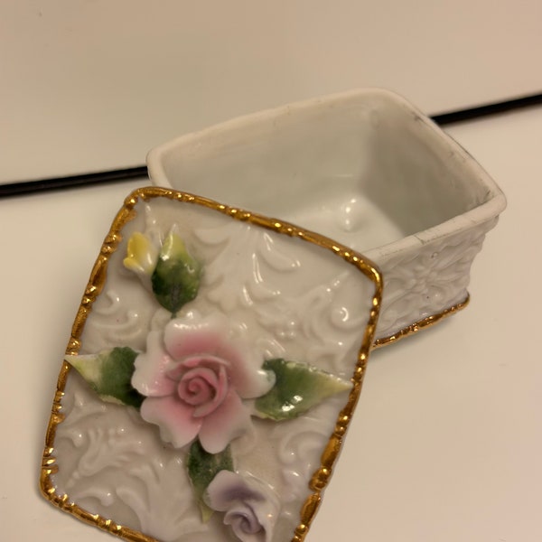 Vintage trinket box, footed porcelain,rose, small Jewelry presentation, ceramic roses, ring gift holder, gold trim