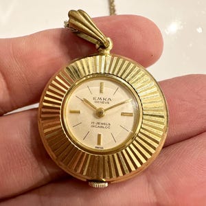 Vintage Emka Geneve Gold Plated 17 Jewels Ladies Pendant  display picture 2