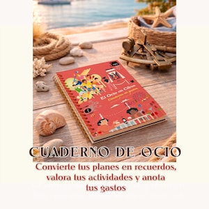 Puede incluir: Un cuaderno espiralado rojo con el texto "El Ocio en Cifras Cuaderno de gastos" en la portada, con ilustraciones de personas y actividades. Está sobre una superficie de madera con elementos náuticos.