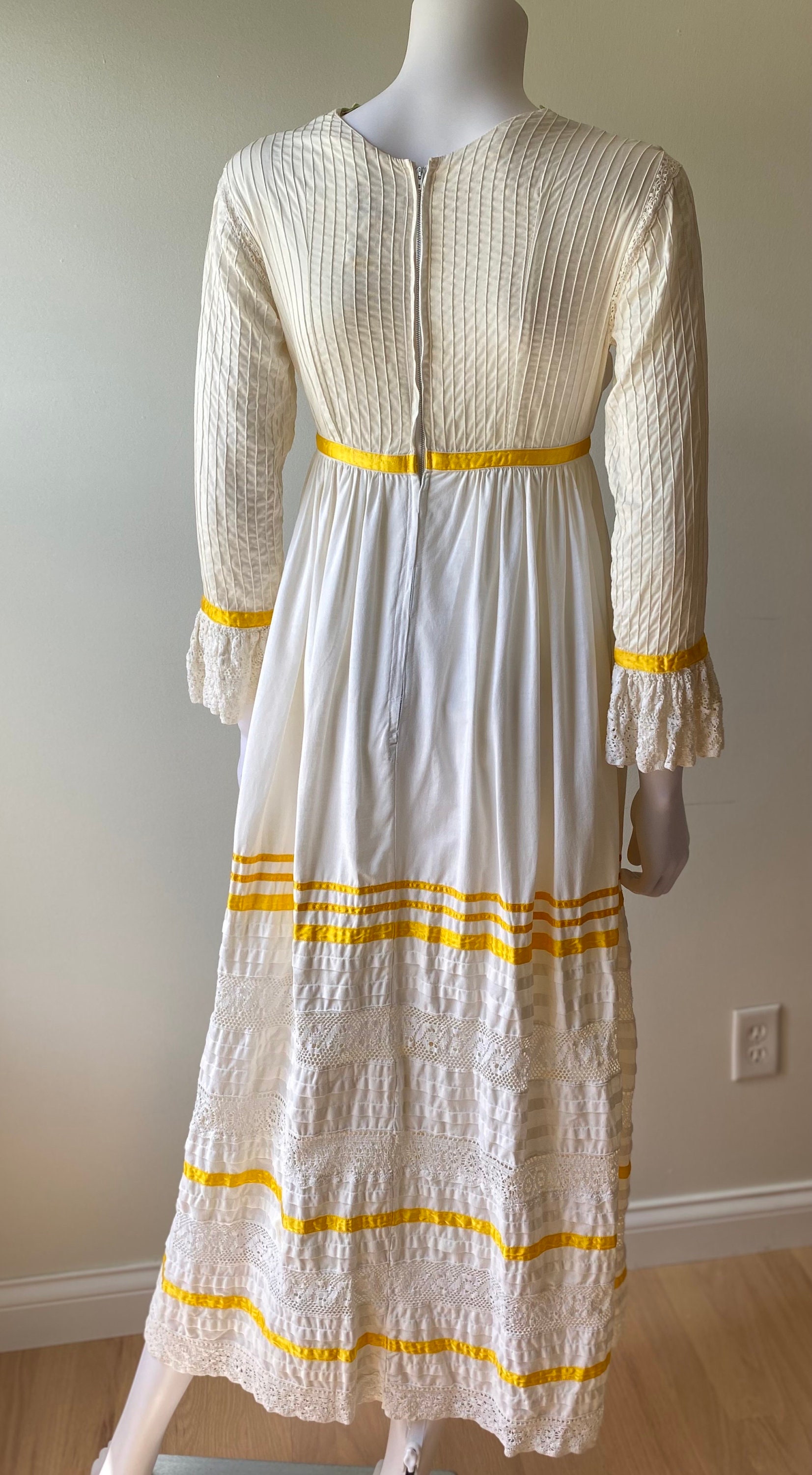 Vintage 1960s 70s Georgia CHARUHAS Mexican Wedding Dress Pin