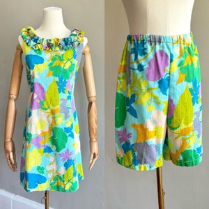 Vintage 1960s SUN FASHIONS HAWAII cotton hawaiian tropical floral print mini tunic dress & shorts set ruffles mod tiki