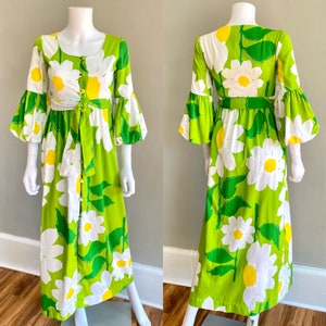 Vintage 1970s MALIA daisy print floral maxi dress w balloon puff sleeves hawaiian cotton green Xs