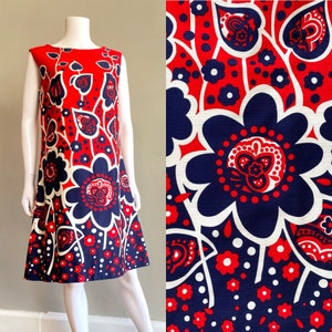 Vintage 1960s HAYMAKER amazing flower power print cotton shift dress sleeveless mod floral print red white blue M/L