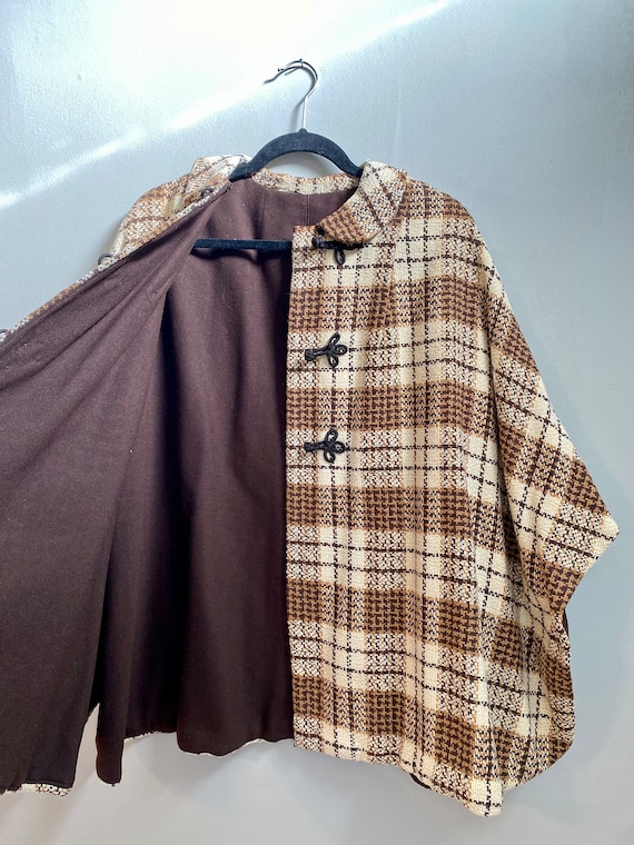 Vintage 1970s brown plaid CAPE / poncho wool knit - image 8