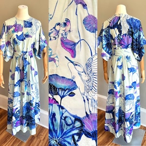 Vintage 1970s Ludi’s Waikiki hawaiian maxi dress, crane bird floral novelty art print, wide dolman sleeves, Sm