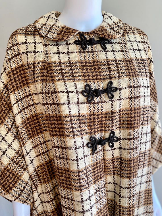 Vintage 1970s brown plaid CAPE / poncho wool knit - image 2