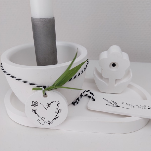 runde, moderne, puristische Kerzenschale mit Herz, Blume und liebevollen Worten in schwarz / weiß - Geschenkidee mit Herz