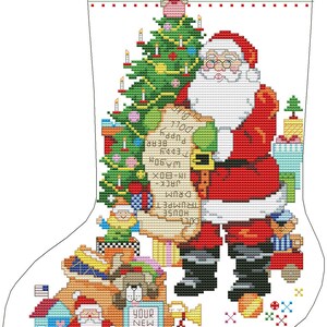 K&ouml;nnte beinhalten: Ein wei&szlig;er Strumpf mit einem rot-wei&szlig; gestreiften B&uuml;ndchen. Der Weihnachtsmann h&auml;lt eine Liste mit Geschenken, darunter eine Trommel, ein Haus, eine Puppe, ein Welpe, ein Wagen, eine Schachtel, ein Bube, eine Trommel, ein Haus und eine Puppe. Hinter dem Weihnachtsmann steht ein Weihnachtsbaum mit Schmuck und Lichtern. Am Boden des Strumpfes befinden sich weitere Geschenke, darunter ein Haus, ein Welpe und eine Glocke.