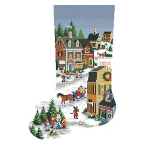 Könnte beinhalten: Ein Weihnachtsstrumpf mit einem Kreuzstichmuster, das eine verschneite Dorflandschaft darstellt. Das Design zeigt Häuser, Bäume, Menschen und einen Pferdeschlitten. Die Farbpalette umfasst Blau-, Grün-, Rot- und Brauntöne und erzeugt ein festliches Weihnachtsthema.