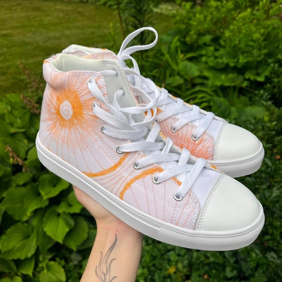 Warm Tonal Peach Sneakers : peach fuzz colorway
