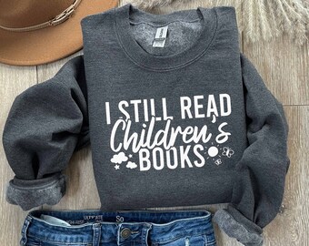 Sudadera amante de los libros, todavía leo sudadera de libros para niños, regalo para ella, camisa linda, sudadera de lectura, camisa de maestro divertido, humor