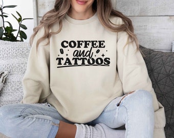Felpa con tatuaggio, maglietta con caffè e tatuaggi, regalo per lei, regalo per gli amanti dei tatuaggi, felpe da donna, maglietta con mamma tatuata, maglietta con caffè, umorismo