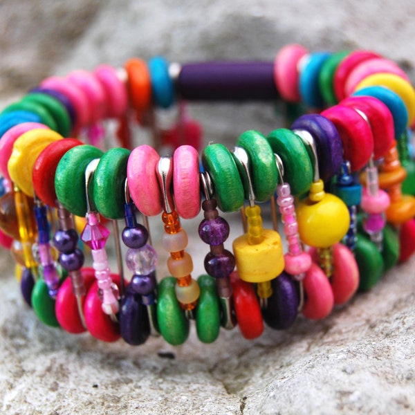 Bracelet manchette avec épingles à nourrice - Perles multicolores