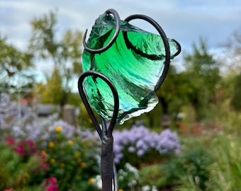 Tuindecoratie van glas en metaal, groen - roestbruin - voor buiten - balkon - bloemensteker - tuinsteker "Inspiration" Smaragdgroen - ca. 100 cm - veelkleurig