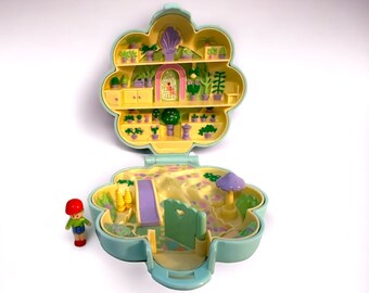 Vintage Polly Pocket: Midge's Flower Shop. Bluebird Toys Classic Collection 1990. Compact and one doll. In good condition.