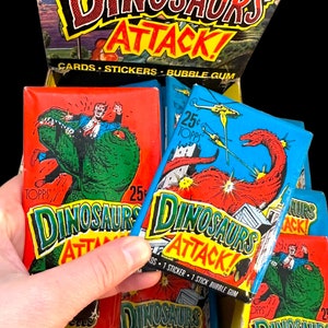 Very Cool Dinosaurs ATTACK! TOPPS cards and sticker. Five cards and 1 cool sticker per pack (plus a vintage bubble gum). 1988.