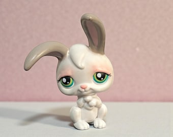 Authentic Hasbro LPS Figurine Rabbit With Hat #2407 #471 #667
