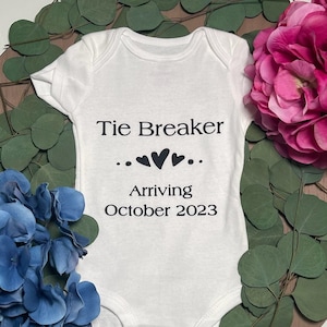 Tie Breaker Schwangerschaft Ankündigung Body, Baby-Dusche-Geschenk, Fälligkeitsdatum Body, Geschlecht offenbaren Body
