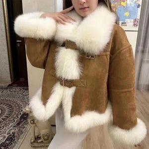 Bombardier Vintage Y2K en Suède Marron Clair avec Fourrure Fluffy, Manteau en Cuir Shearling pour Femme Veste d'Hiver Fait Main Cadeau Idéal