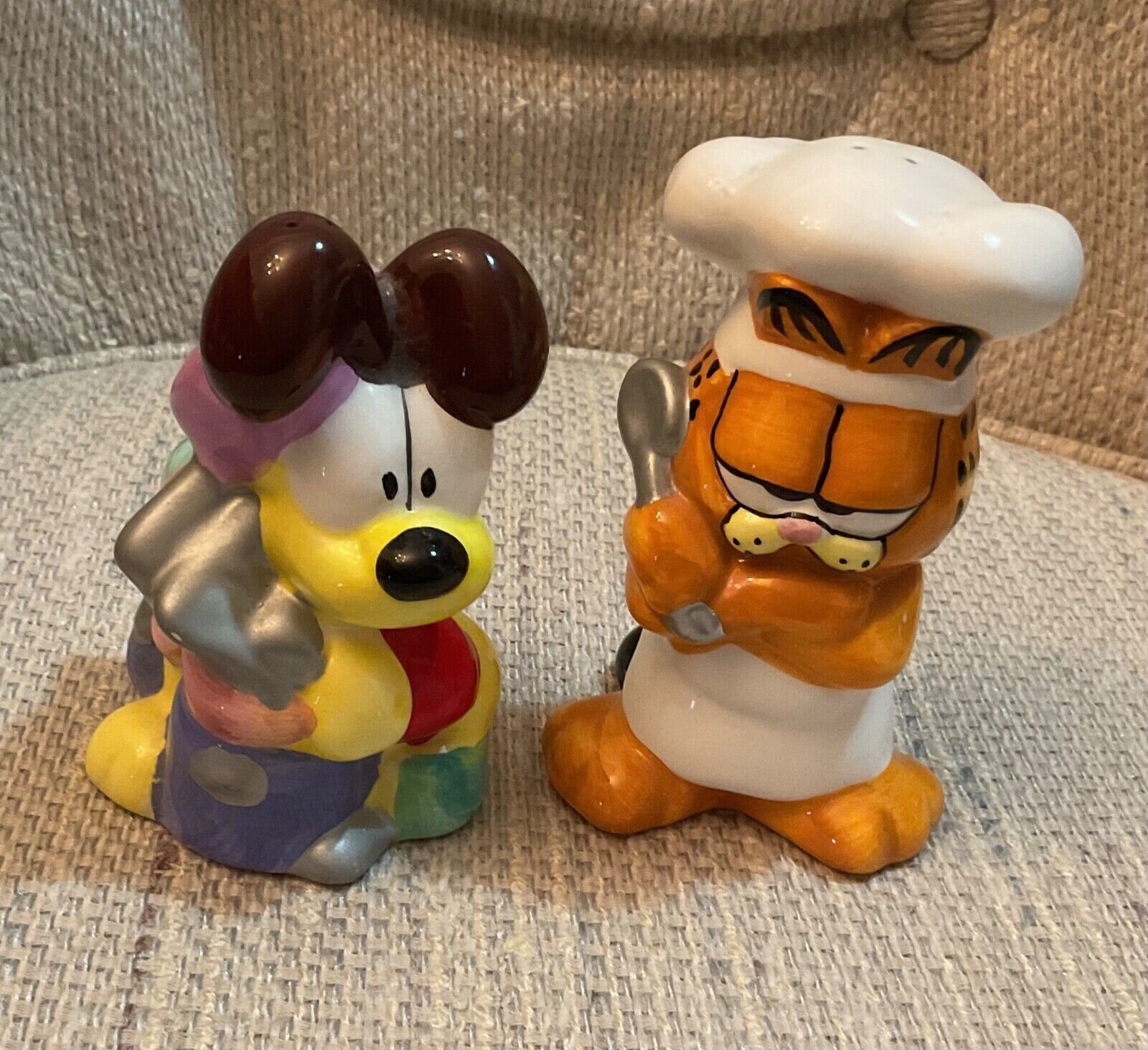 Garfield & Odie Magnetic Salt and Pepper Shakers. Rare, Vintage Collectible  From Westmoreland Giftware 