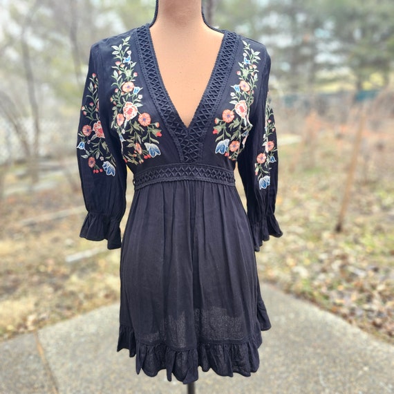 Francesca's Black Embroidered Floral Mini Dress F… - image 1