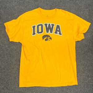 University of Iowa Hawkeyes T-Shirt Used