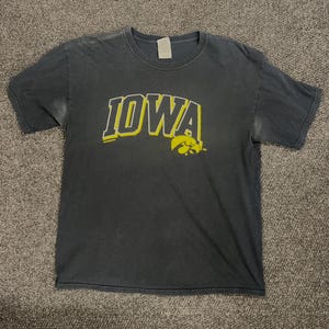 University of Iowa Hawkeyes T-Shirt Used