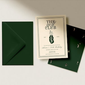 K&ouml;nnte beinhalten: Einladungsset f&uuml;r eine Geburtstagsfeier zum Thema Golf. Das Design zeigt eine cremefarbene Einladung mit dem Text "The Golf Club" und einer Golfbag-Grafik. Enth&auml;lt einen dunkelgr&uuml;nen Umschlag und eine dunkelgr&uuml;ne Karte mit Golfmotiven.