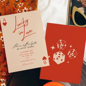 Szablon zaproszenia ślubnego Lucky in Love Rysowane ręcznie Vegas Zaproszenie na ślub Karty do gry Zaproszenie na ślub Vintage Papeteria ślubna Las Vegas